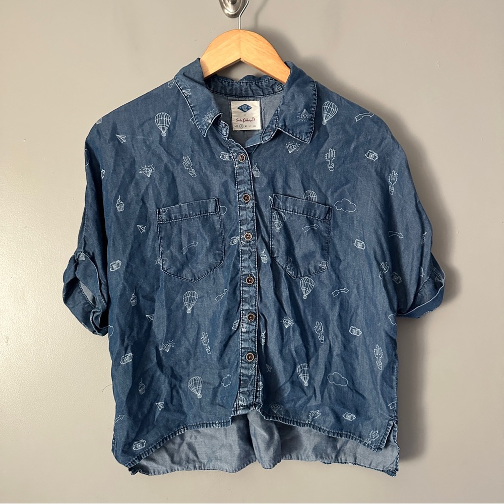 Wild Blue by Sadie Robertson Print Cropped Denim button down shirt